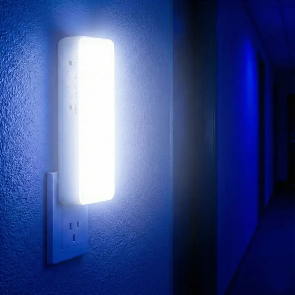 A Luminária de Emergência Automática recarregável é a segurança que faltava no seu lar.