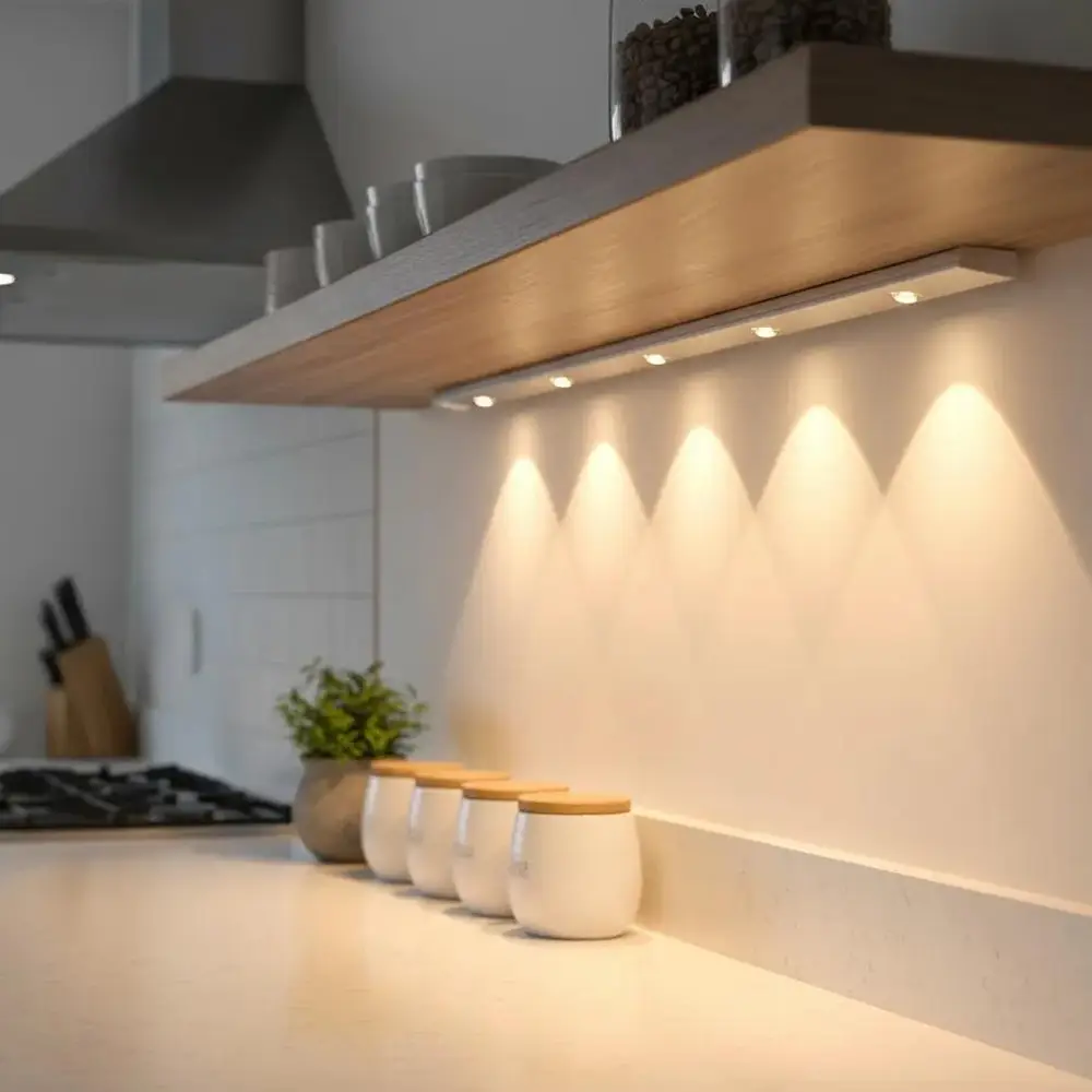 Descubra a Luminária Led com Sensor de Presença – a solução perfeita para transformar qualquer espaço com iluminação inteligente e design moderno.
